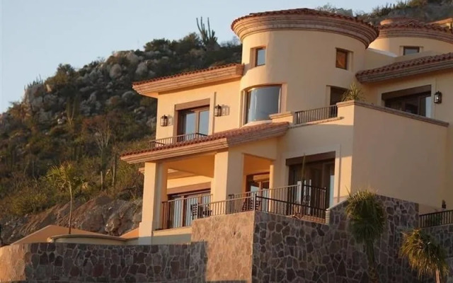 3 Br Oceanview Luxury Villa by Evb Rocks