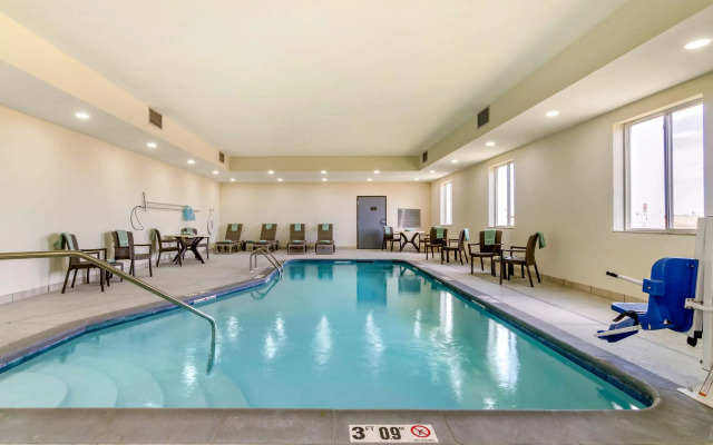 Comfort Inn & Suites Salina North