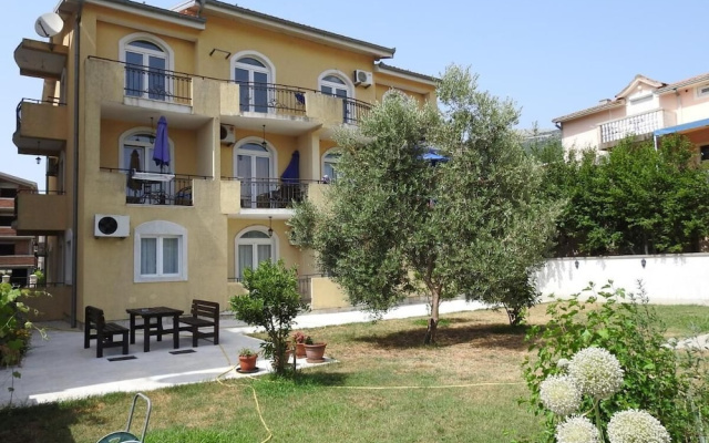 Luna Apartments