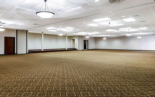 Baymont by Wyndham Jamestown Conference Center & Water Park