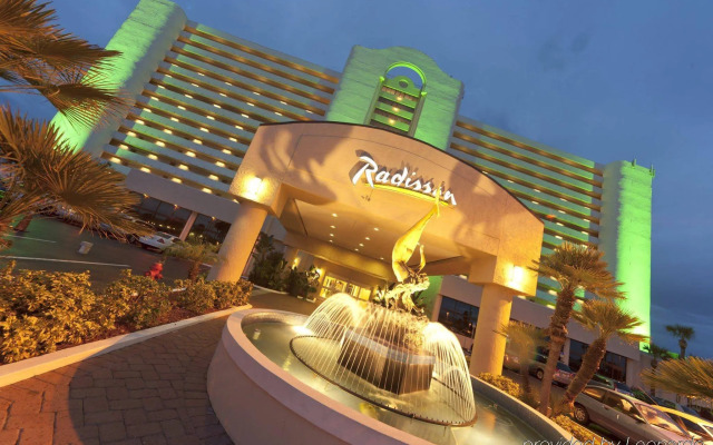 Radisson Suite Hotel Oceanfront