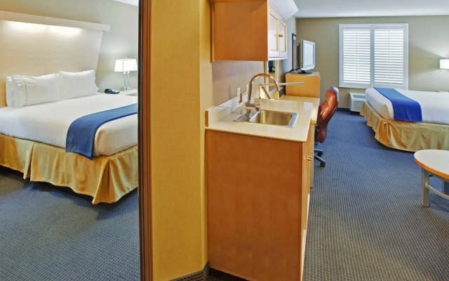Holiday Inn Express and Suites Modesto by IHG