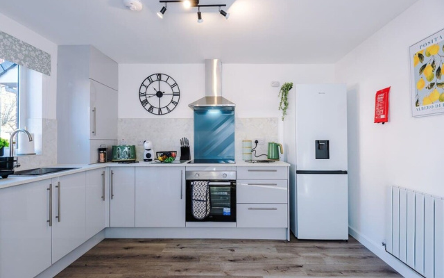Gorgeous Home in Chester Sleeps 6 With Parking