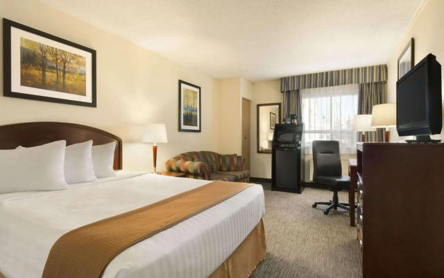 Travelodge by Wyndham Edmonton South