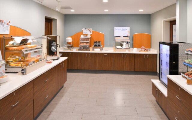 Holiday Inn Express Suites Clifton Park by IHG