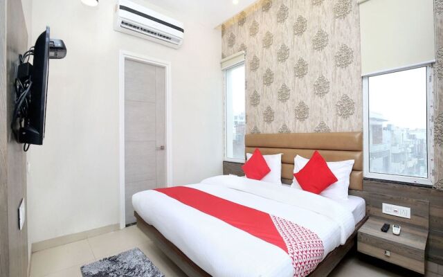 Oyo 17199 Hotel Clg Grand
