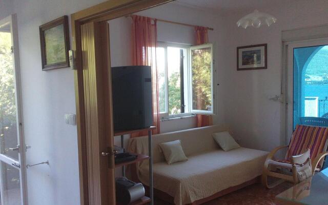 RANKO - 50 M FROM THE BEACH - B1 LOđA (2+1)