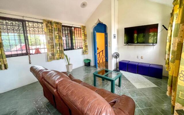 Casa Siloe + Pajarera/ Piscina compartida