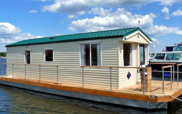 House Boat Jabel