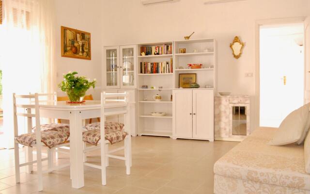 Villa with sea view, 200 meters from the beach