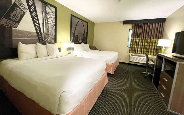 Super 8 by Wyndham St Charles