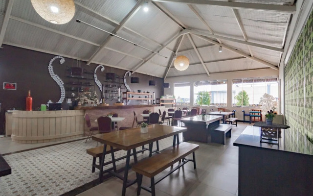 RedDoorz Plus near Bandung Station 2