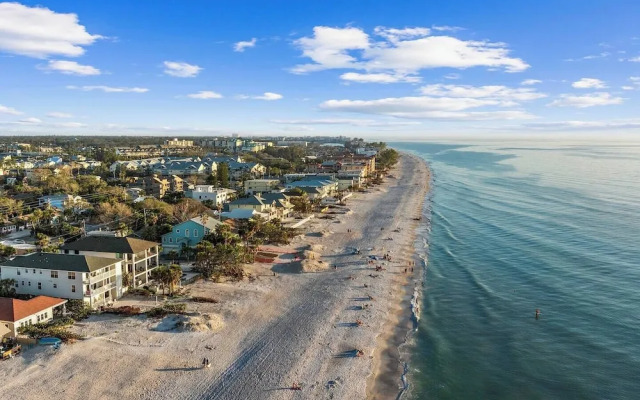 Luxury poolside paradise
