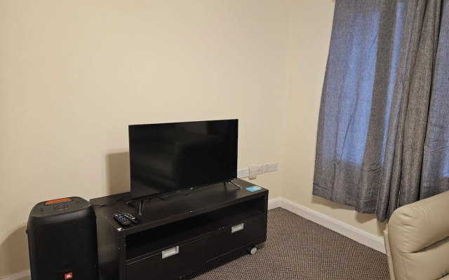 Stunning 2-bed Apt-freeparking, Close to City