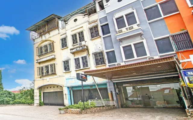 Capital O Pusat Kota Pekanbaru Near Mall Living World Formerly Radja Homestay