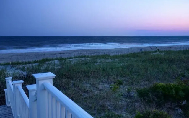 R & R By The Sea 4 Bedroom Home by RedAwning