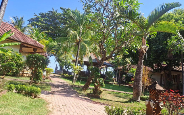 Lovina Beach Hotel