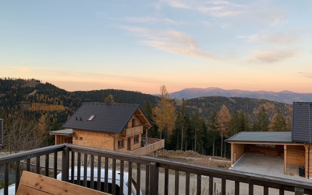 Wonderful Chalet in Klippitztörl with Hot Tub & Sauna