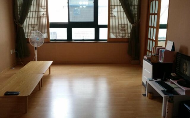 Yeosu Party Guesthouse Hostel