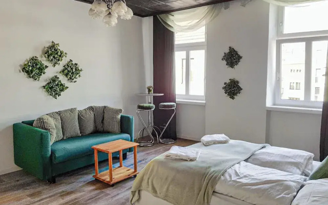 Large 2BR Apt Ideal for Long Stays