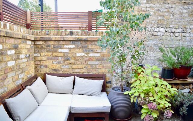 2 Bedroom Apartment Near Queens Park