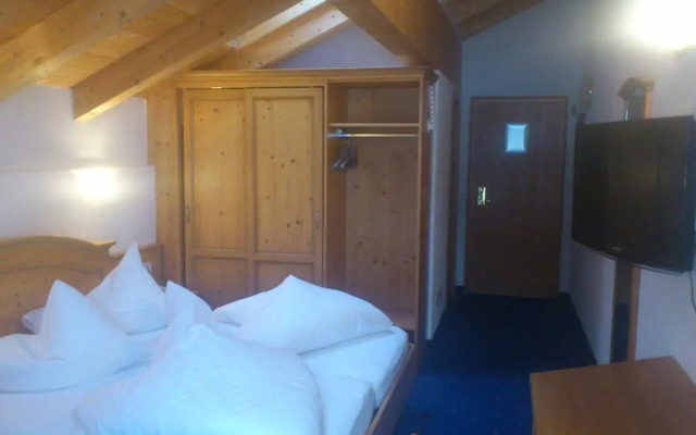 Hotel Höllroah