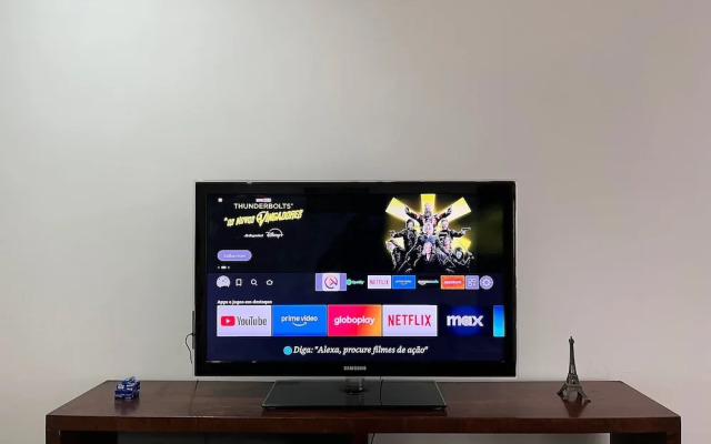 Spacious apartment on Copacabana beach