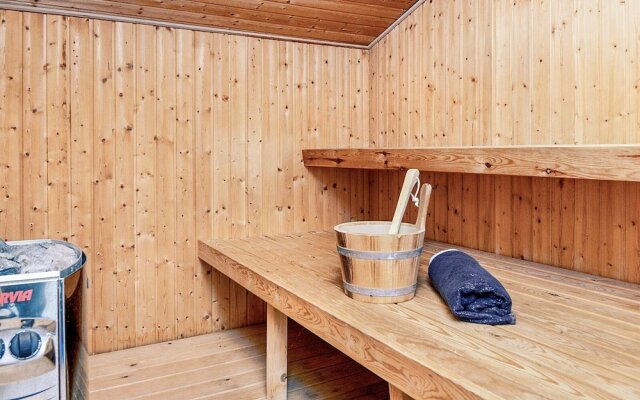 6 Person Holiday Home in Hemmet