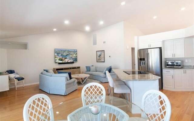 300 Edgewater Ct 3 Bedroom Home by Redawning