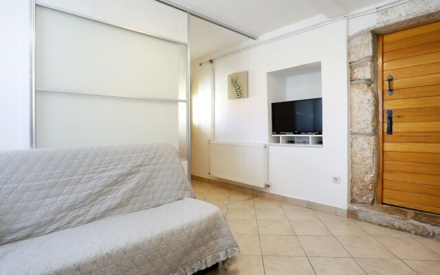 Rustic Stone House Bajeli with Jacuzzi