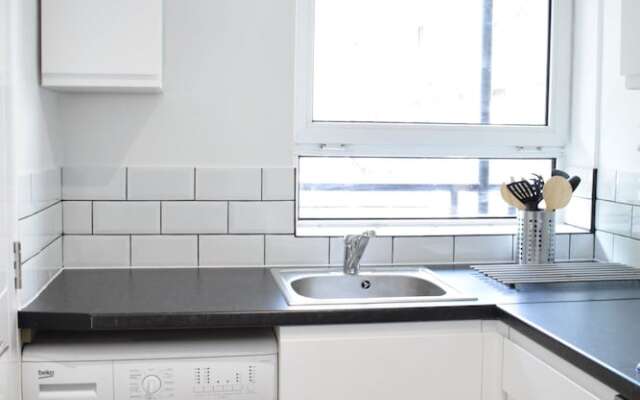 Shadwell 1 Bedroom Flat With Balcony