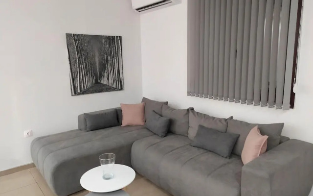 Anchors Aweigh 50m From The Sea