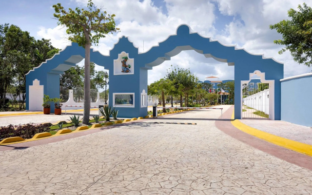 Courtyard By Marriott Cancun Airport