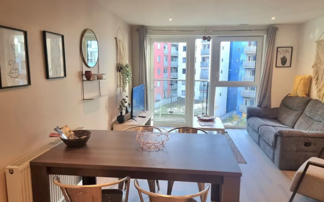 2Bed-2Bath Flat - Gym Pool Balcony Lift