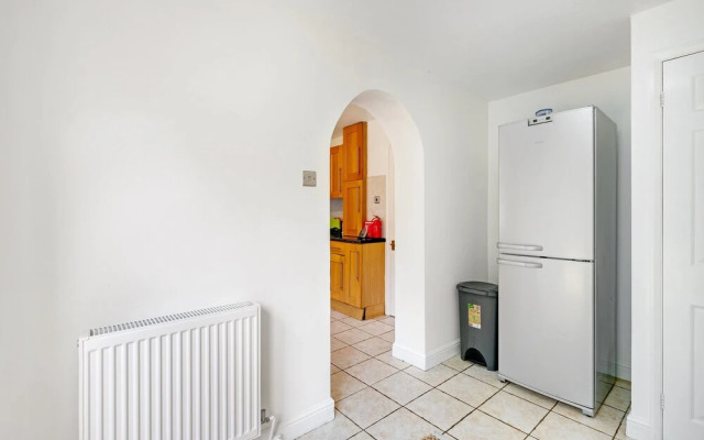 Sharp Close 4 Bedroom 2 Bath - Aylesbury
