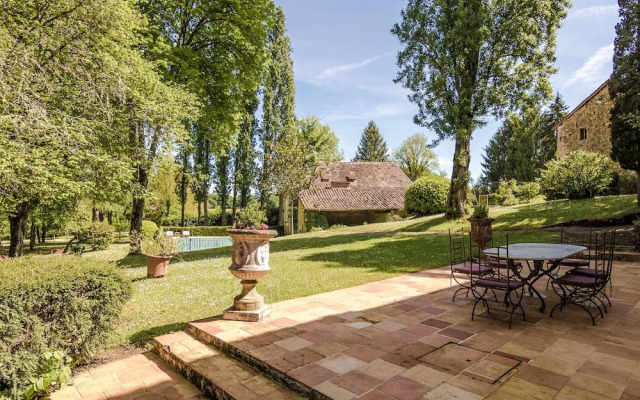 Ritzy Mansion in Sourzac With Tennis Court, Pool & Gym