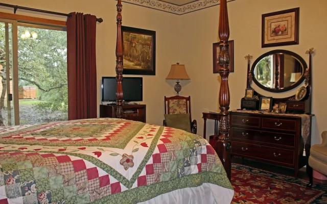 Prow'd House Bed & Breakfast