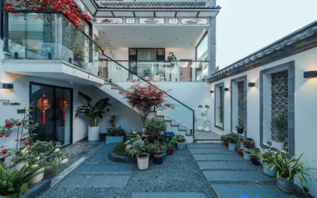 Yishanyihai Designer B&B (Dali Ancient Town)