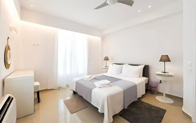 Naousa Center Living