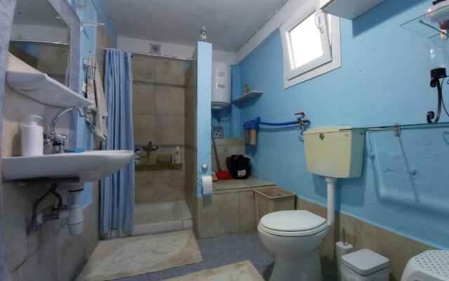 Kalderimi 'Olive Green' Traditional House