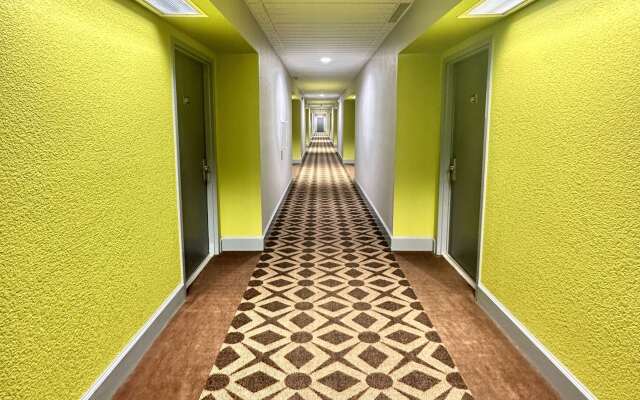 Super 8 by Wyndham Harrison OH