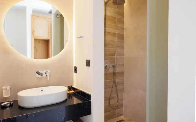 Kouros Blanc Resort & Suites