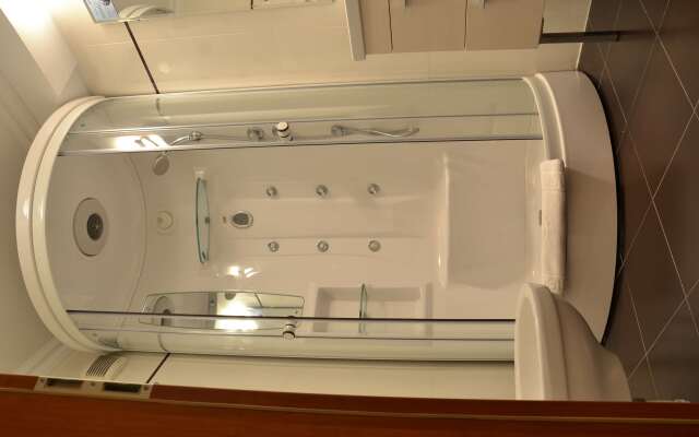 Best Western Plus Lido Hotel