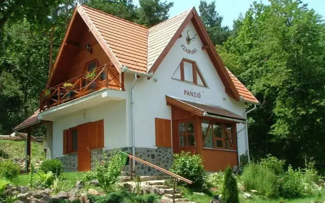 Szarvas Panzió
