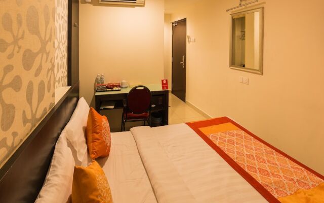 OYO 175 Lotus Hotel