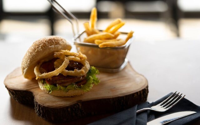 Batiqa Hotel Darmo - Surabaya