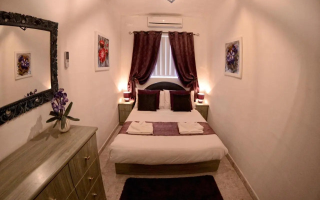 Village Corner 3 bedroom apartment with garage