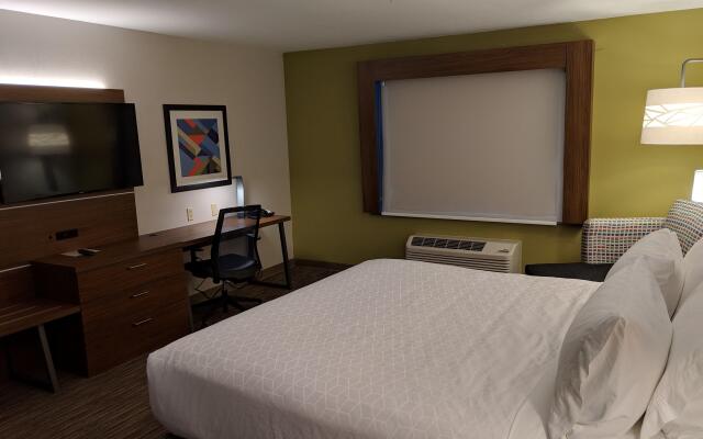 Holiday Inn Express & Suites Claypool Hill (Richlands Area), an IHG Hotel