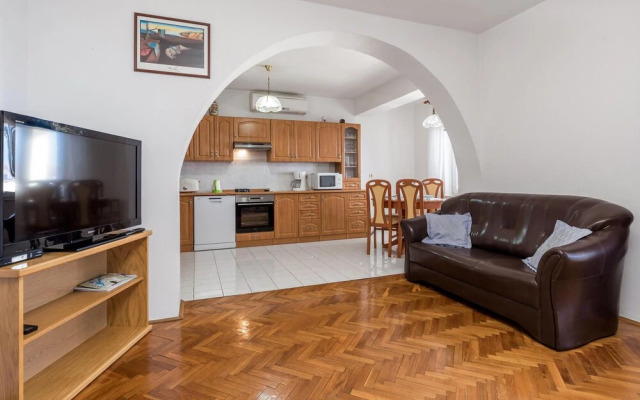 Stunning Home in Sv Juraj With Wifi and 2 Bedrooms