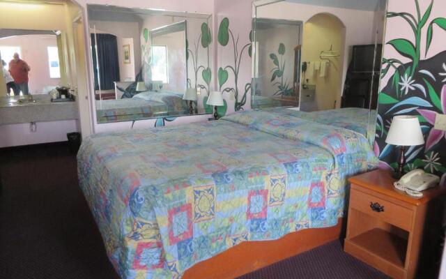 Travelers Inn and Suites Liberty